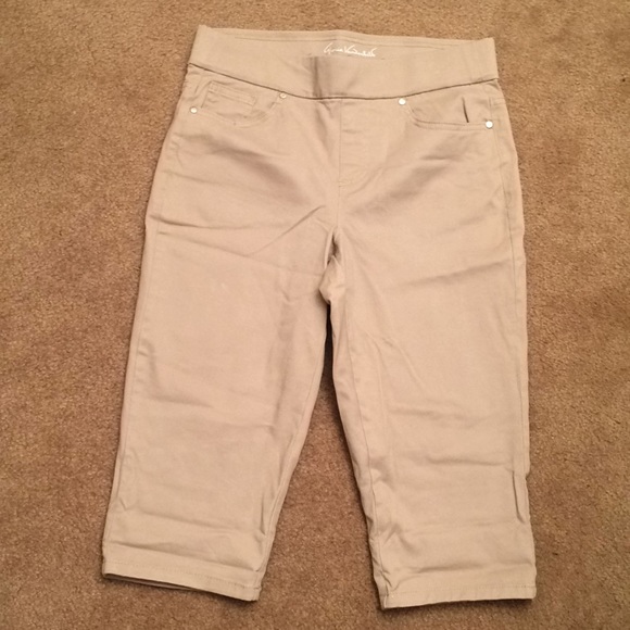Gloria Vanderbilt Pants - Worn once tan capris